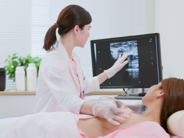 Ecografía mamaria bilateral: examen de prevención del cáncer de mama