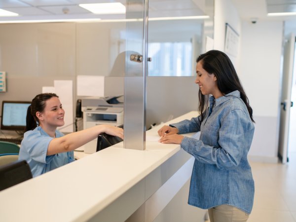 paciente comprando bono de atencion medica